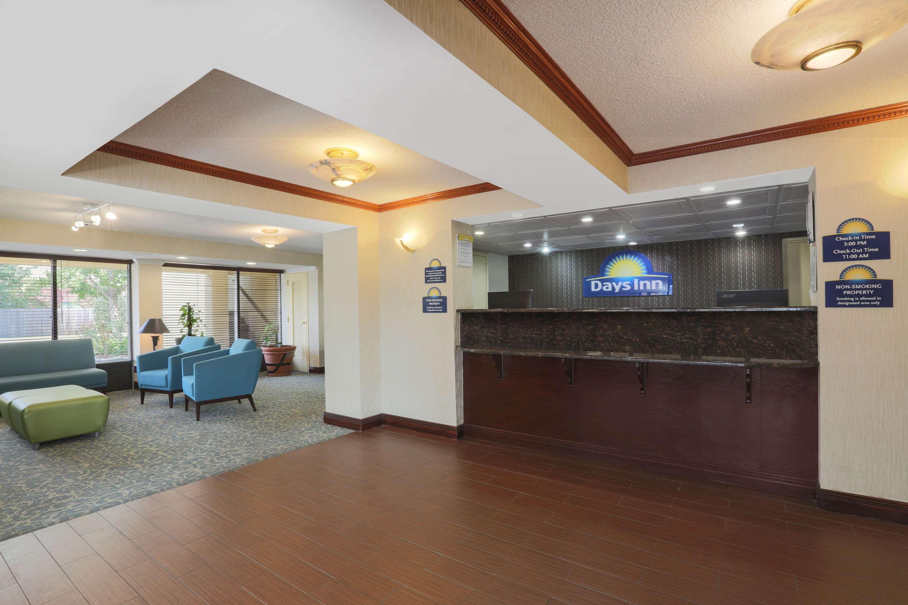 Days Inn By Wyndham Newark Wilmington Экстерьер фото