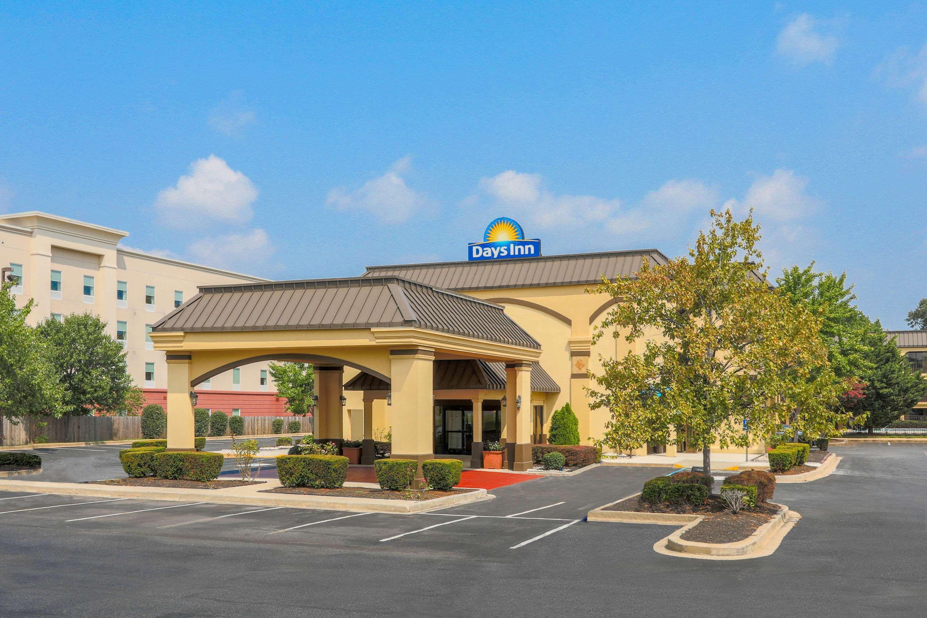 Days Inn By Wyndham Newark Wilmington Экстерьер фото