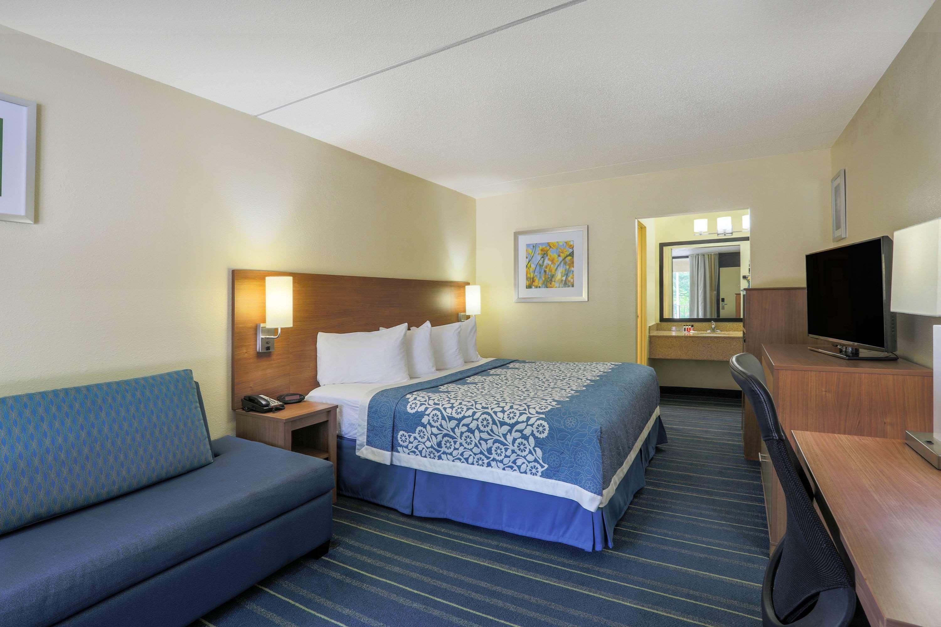 Days Inn By Wyndham Newark Wilmington Экстерьер фото