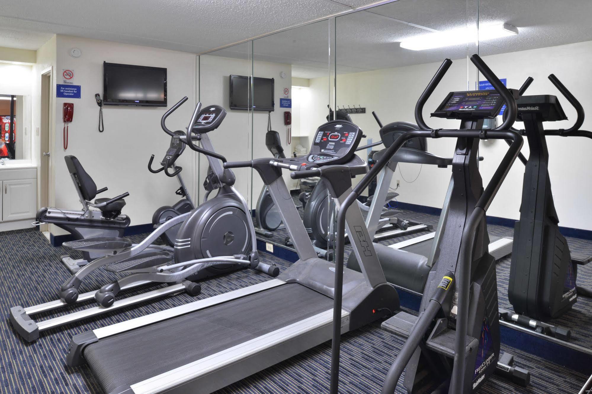 Days Inn By Wyndham Newark Wilmington Экстерьер фото