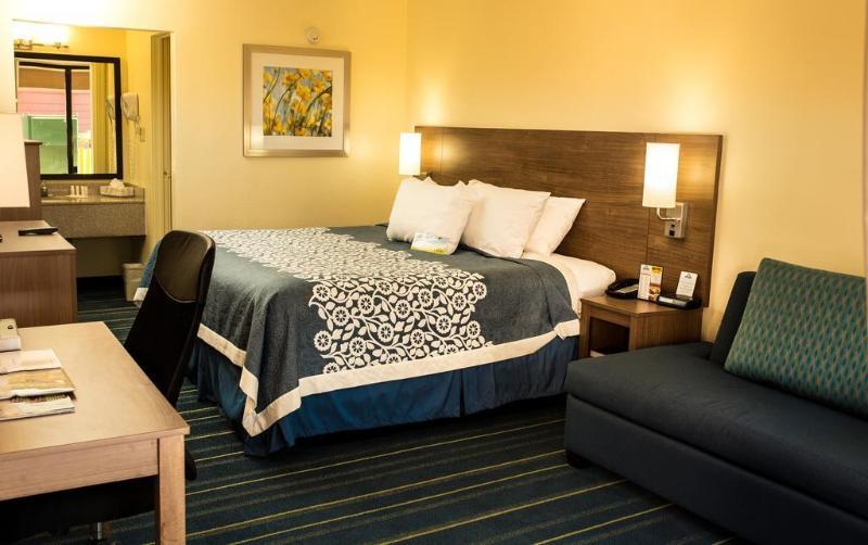 Days Inn By Wyndham Newark Wilmington Экстерьер фото